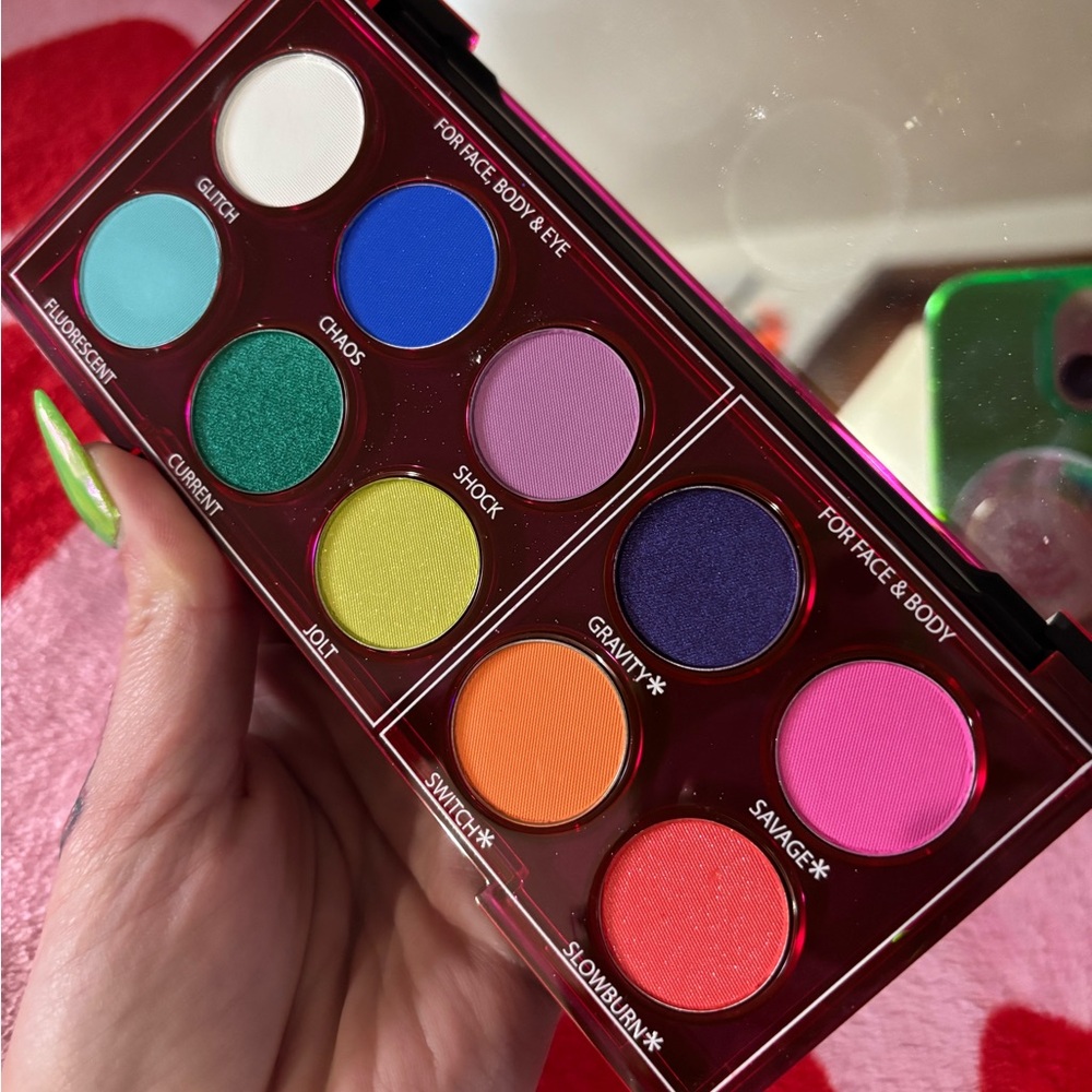BNWOB Urban Decay Wired Eyeshadow Palette